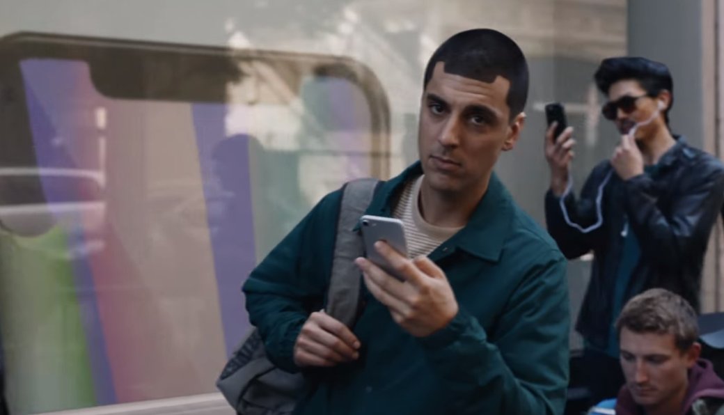Samsung как всегда. В новой рекламе Galaxy Note8 высмеяли все проблемы iPhone X. - Изображение 1