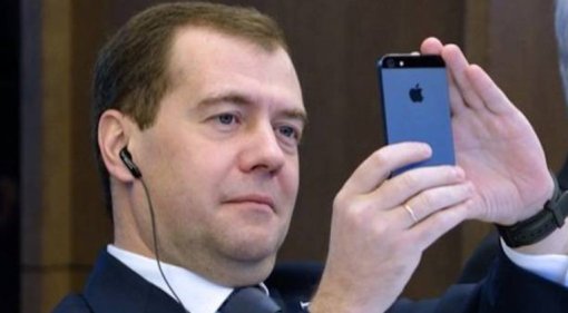Медведев отписался от правительства России в Instagram. Это произошло после отставки премьера